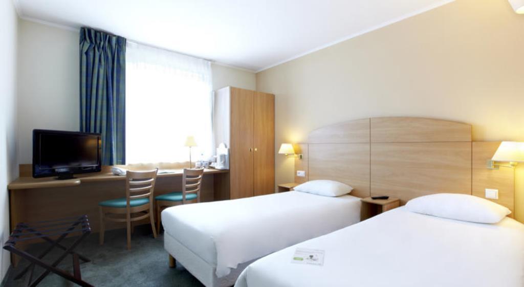 Hotel Campanile Poznan Habitación foto